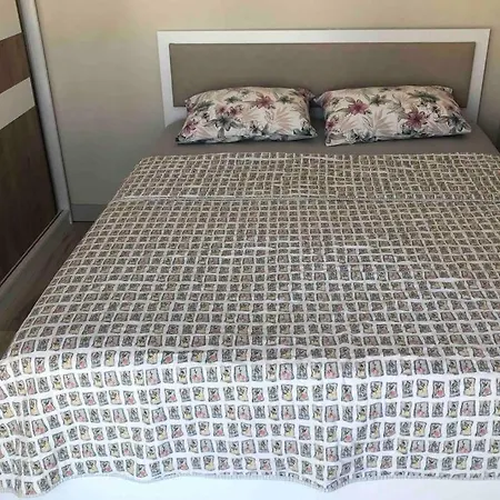 Havuz Olanigana Sahip Guezel Daire Antalya